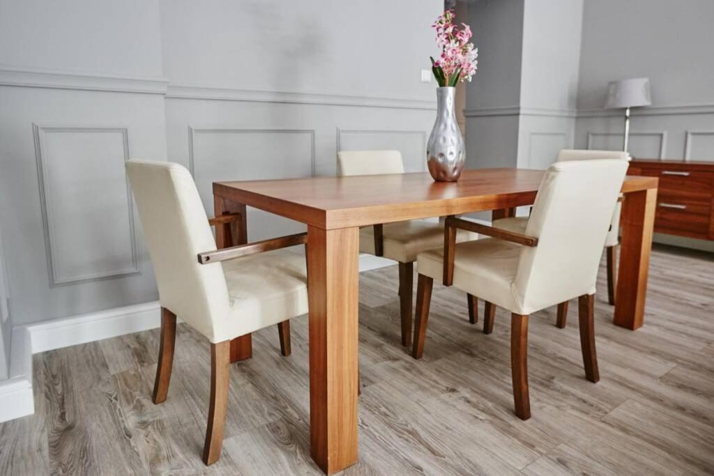 Bezowy Apartament De Lux Dla 4 Osob Chorzow Katowice 외부 사진